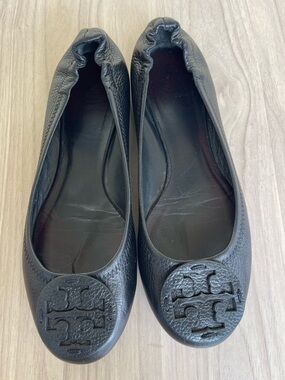 Tory Burch Black Pebbled Leather Logo Ballet Flats